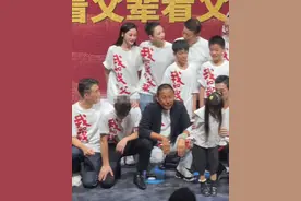 66岁陈道明1组偷拍照流出，打脸多少人：这才是真正的谦卑图片