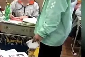 高三老师打学生耳光并砸烂手机，教育部门最新回应！图片