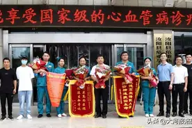 17岁少年跑步突晕倒，呼吸心跳骤停，学校、医院接力抢救挽回生命图片