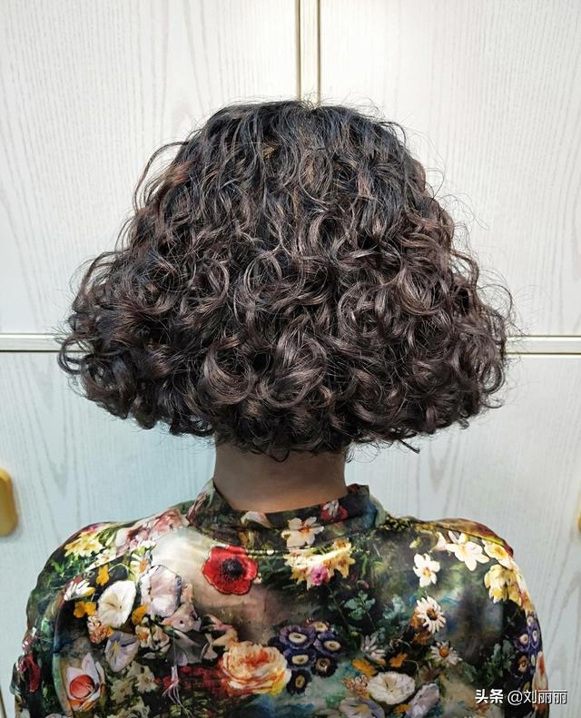 40到60岁女性,剪短发烫小卷,时尚,减龄,真洋气