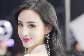 25岁“第一美腿车模”身穿旗袍大秀曲线身材，网友：太惹人羡慕了图片