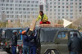 蒙古小城几千人，整天来中国贩货，为何依旧破破烂烂？图片