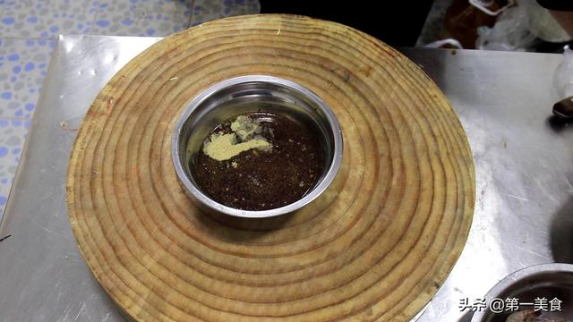 厨师长教你油焖大虾的正宗做法，营养美味又补钙，看一遍就能学会