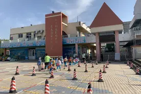 只要微笑不要抱抱　德州中心城区285所幼儿园迎来宝贝返校图片