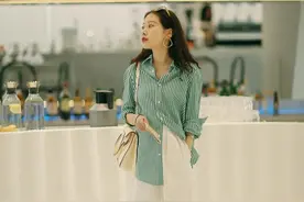 女人不管多大年纪，建议初秋穿“衬衫+阔腿裤”，优雅又高级图片