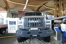 俄罗斯的6驱越野兽，油箱600L、扭矩过千，本土价格30万图片