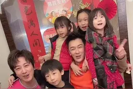 陈浩民仍住出租屋？时隔5年与孙耀威同框，饭厅太小4娃都挤不下图片