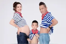女明星怀孕后为何都喜欢拍露腹大肚照，然后分享到网上图片