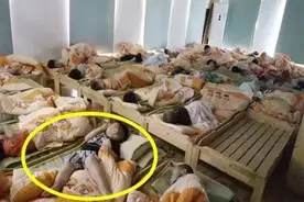 幼儿园老师晒出孩子午睡照，家长指责“枉为人师”，老师登门道歉图片