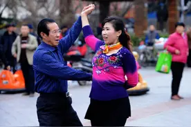 为何奉劝老人不要去跳交谊舞？62岁阿姨哭诉：交谊舞害人不浅图片