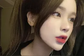 小说：“你看什么呀，那些女人有那么好看吗？”图片