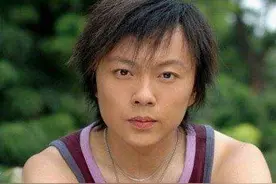 李连杰御用儿子谢苗，当红时退出娱乐圈，如今沦落到拍网剧谋生？图片