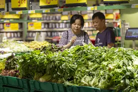 为什么有人宁愿超市买菜，也不愿意买路边老人的便宜菜？图片