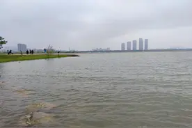 投资26亿打造的长沙公园，比梅溪湖更大，入口处一片荒芜好似烂尾图片