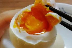 腌鸡蛋这么做，个个起沙流油，味道香，30天就能吃，学会了不用买图片