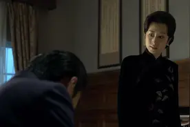 弟弟做错事，姐姐让他跪下，挥鞭子就打，好狠手视频封面