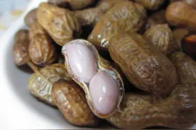 煮花生，别随便放调料！外婆用这方法煮了50年，软烂鲜香，还入味图片