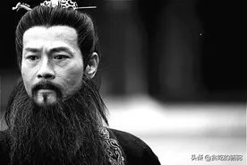 萧太后的成功离不开两个男人，一是韩德让，另一个是杨家将的仇人图片