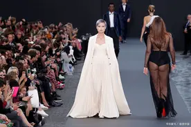 李宇春毕业于四川音乐学院，周笔畅毕业于星海音乐学院，哪所更好图片