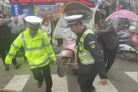 雨天一面包车上演花式漂移入库，好黑人！切勿模仿！图片