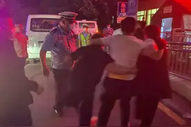 两兄弟酒后疑似中毒，交警8分钟紧急送医图片