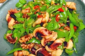 海鲜美食推荐：青椒炒鱿鱼须，清蒸大闸蟹，辣炒蛤蜊肉，美味好吃图片