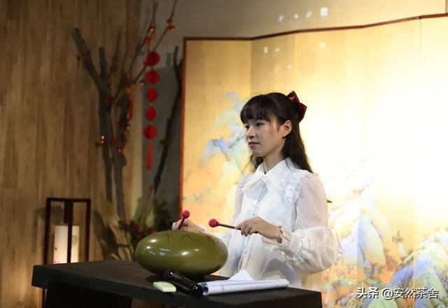 今大福德福品鉴会在“茶饰界”成功举办，班章古树霸气之韵令人倾倒