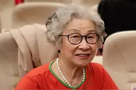 50岁以上的中老年人：涂面霜时做好3件事，平价也用出美容院效果图片