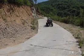 老男孩大山上门修电视，顺手修了个碟机图片