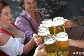 喝了十几年啤酒，才发现有个小机关，用手能拧开，一看就会图片