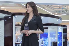 林志玲被日本风俗坑惨！穿短裙亮相膝盖坑洼显老，一看就没少跪呀图片