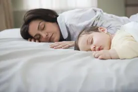夏天养娃，5个坏习惯会"偷"走孩子的健康和身高，妈妈别不以为然图片