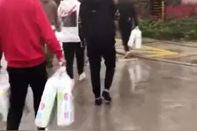 当“钢铁直男”遇上“可爱婴儿”，会产生什么奇妙反应？图片