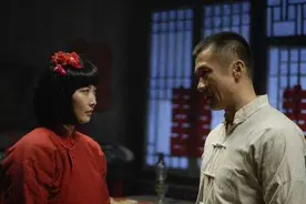 新版亮剑：李云龙喊开炮时，弹幕上的留言，千万别让李幼斌看到图片