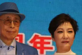 最美“马夫人康敏”雪梨56岁身材发福，演技拿奖感动落泪图片