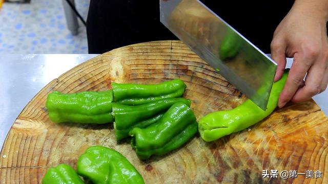 厨师长教你“肉馅酿青椒”，百吃不厌，每次去饭店，都是必点菜