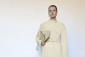 美的恰好，Jil Sander 大尺寸极简手袋将成下季爆款？图片