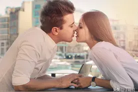 相亲认识3个月，见了4次，确定关系第一天，就想亲我，正常吗？图片