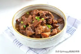 连懒人小白都爱的电饭煲炖牛肉，肉烂汤香，没牙的老太都能吃几块图片