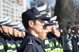 辅警的春天来了，符合这几个条件，就有机会转为“公务员”图片