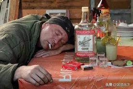 俄罗斯这个被伏特加统治的民族有多变态，“烈酒”是军用物资标配图片