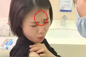 上海一小姐姐到医院打针，没想到打针过程中竟然解开了“封印”图片