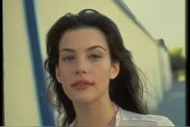 20岁的 丽芙·泰勒 Liv Tyler 1997年图片