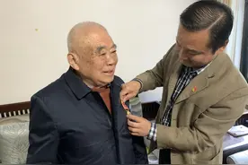 江西省精神病院慰问抗美援朝70周年纪念奖章获得者图片