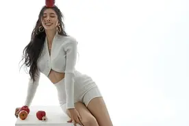 91年的她，这脸蛋，身材，妥妥气质女神，4个动作，练同款美腿图片