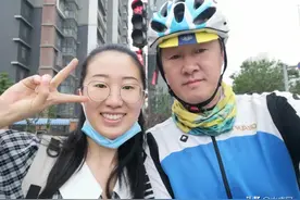 父爱跨越山海！鸡西老爸骑车到天津看女儿，只为当年一诺图片