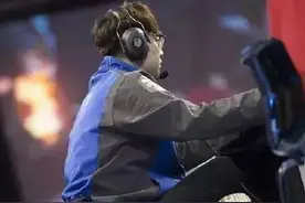 电竞职业选手摆键盘的姿势为什么都这么风骚？图片