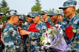 大学期间当兵？毕业后当兵？两者竟有如此大的区别图片