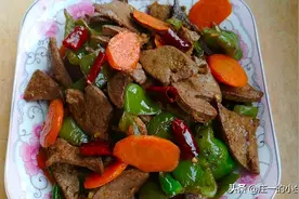 猪肝这样炒，鲜滑又不腥，营养丰富，补血补气图片