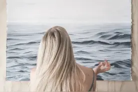 美女画家耗费70根铅笔，用5周时间画了一幅海景，效果让人惊讶图片